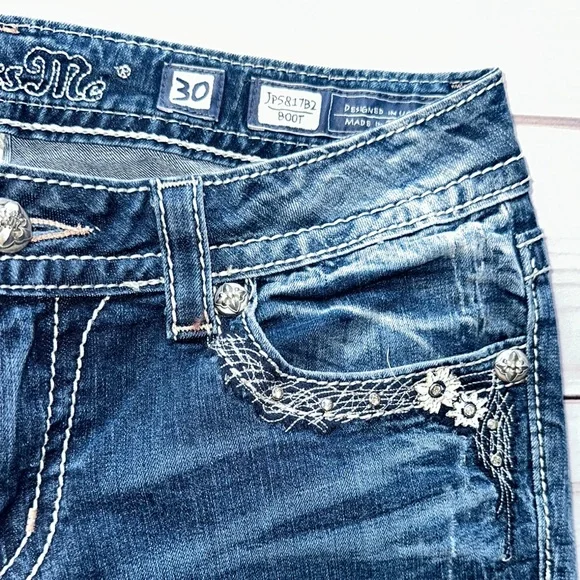 Miss me Women's Blue Jeans with Embellished Pockets size 30 - Picture 6 of 6